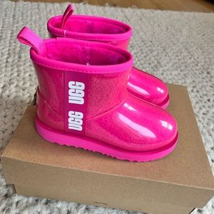 NEW Kids UGG Classic Clear Mini II, Size 13